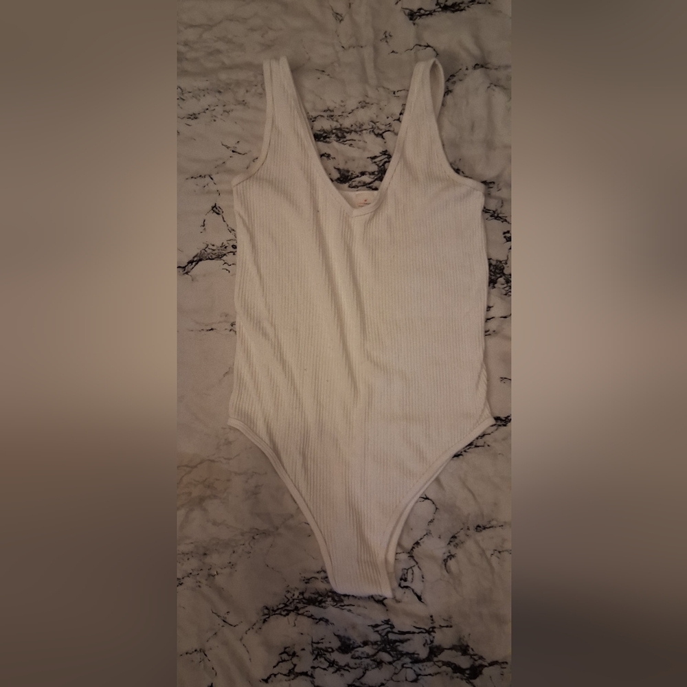 Elegant White Ribbed Bodysuit